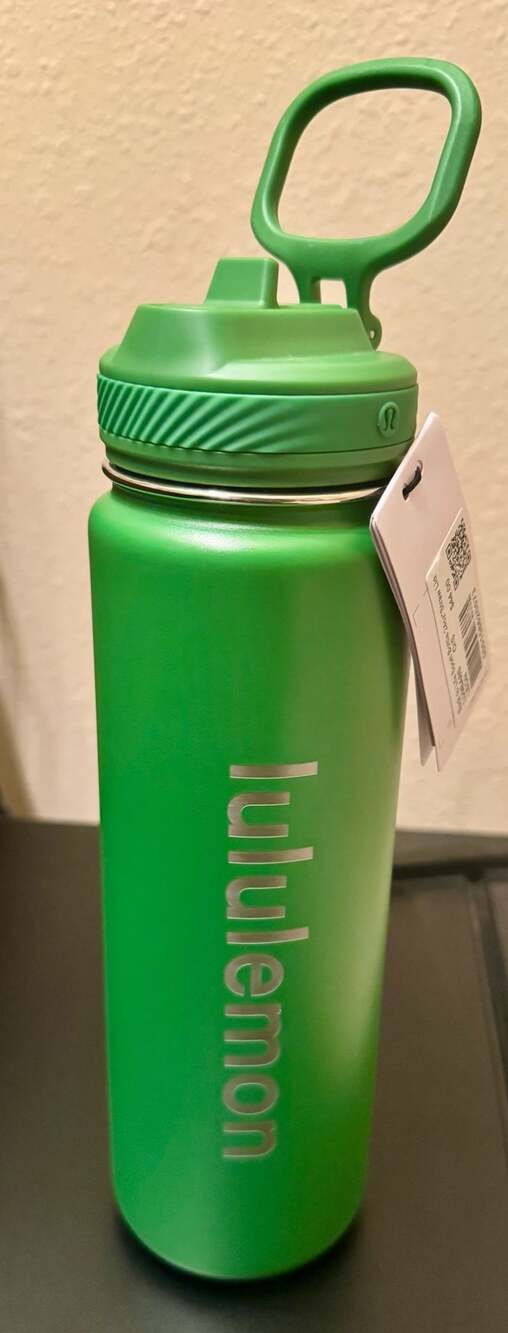 Lululemon Back to Life Sport Bottle 24oz Straw Lid Leon Green NWT